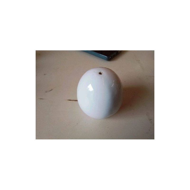POIVRIER EN PORCELAINE 