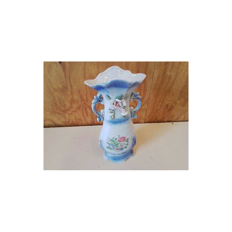VASE EN PORCELAINE 
