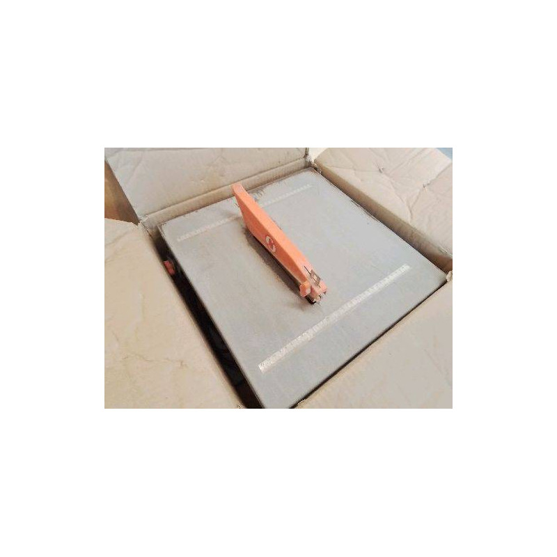COUPE CARREAUX 600 W