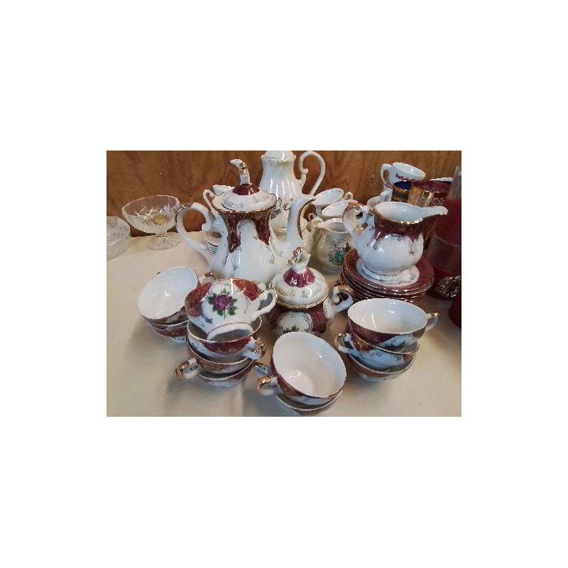 SERVICE EN PORCELAINE DECORS ROSE
