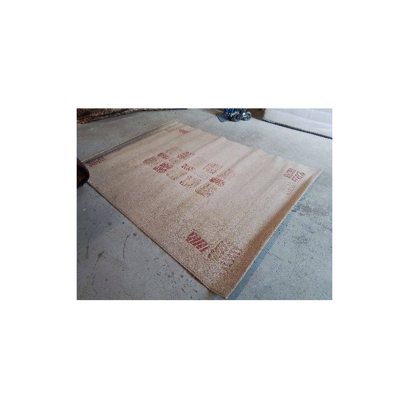TAPIS BEIGE AVEC MOTIF FLORALE 