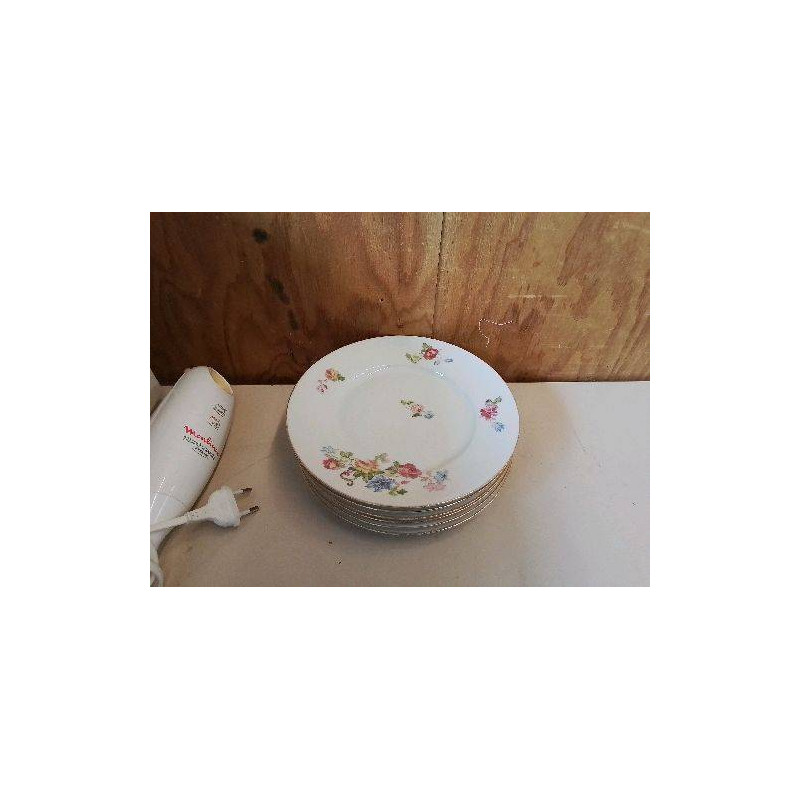 LOT DE 4 ASSIETTES À DESSERT MOTIF FLORAL 