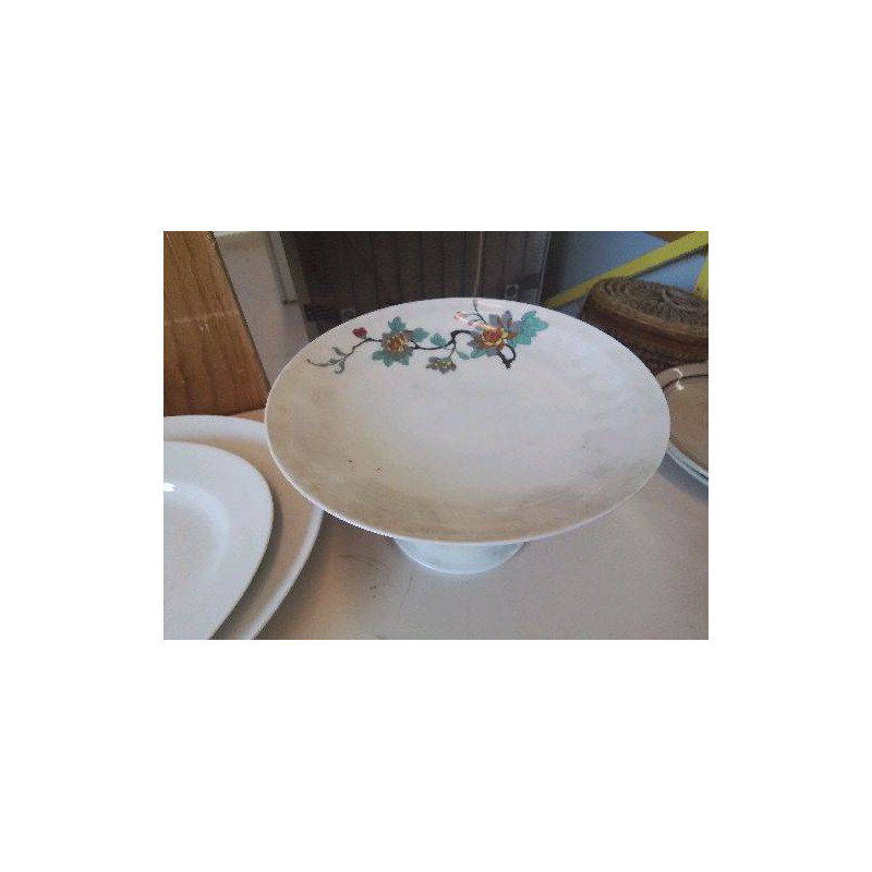 PLAT EN PORCELAINE 