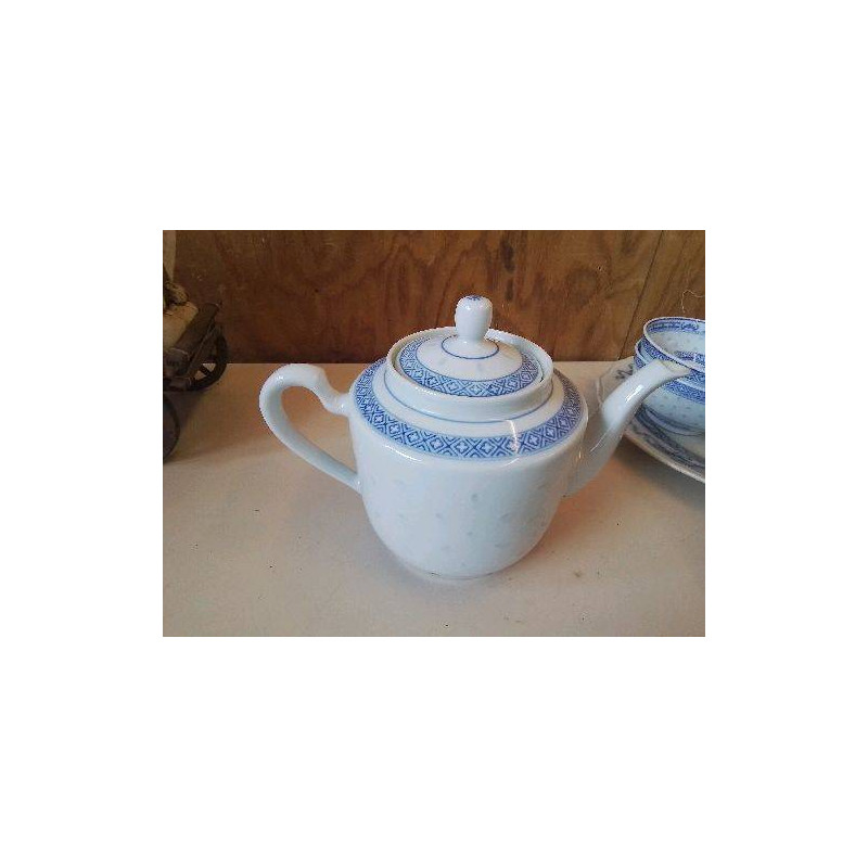 THÉIÈRE EN PORCELAINE 