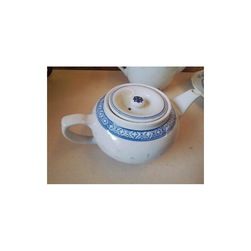 THÉIÈRE EN PORCELAINE 