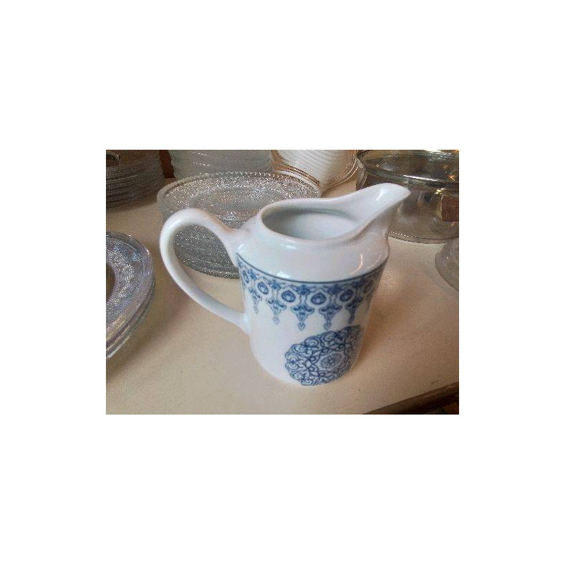 PETIT PICHET EN PORCELAINE 