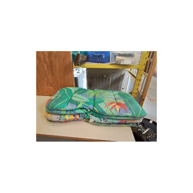COUSSIN D’ASSISE MOTIF FLORAL ( PIECE )
