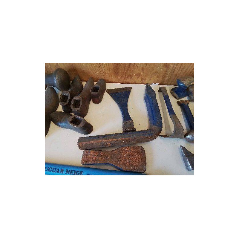 OUTILS DE JARDINAGE 