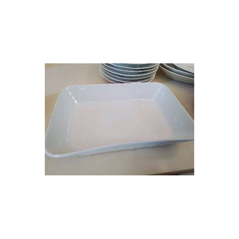 PLAT EN PORCELAINE 