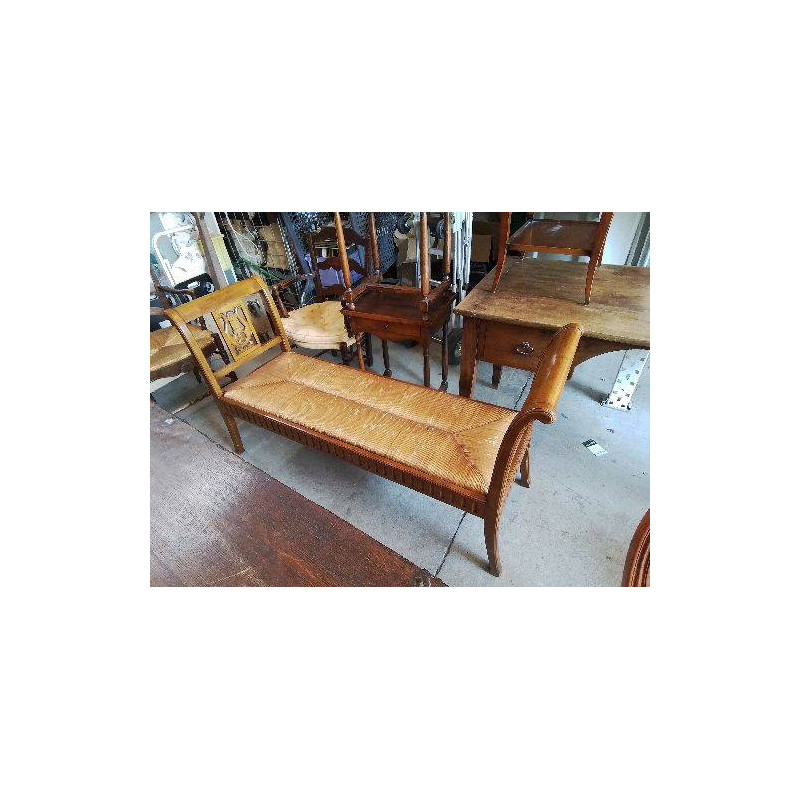 BANQUETTE SCULPTÉ EN PAILLÉ 