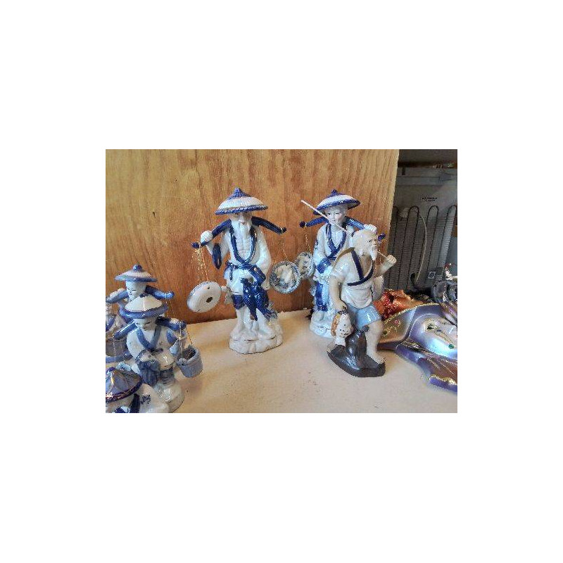 FIGURINE EN PORCELAINE 