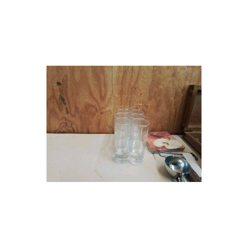 LOT DE 8 VERRES À SHOT 