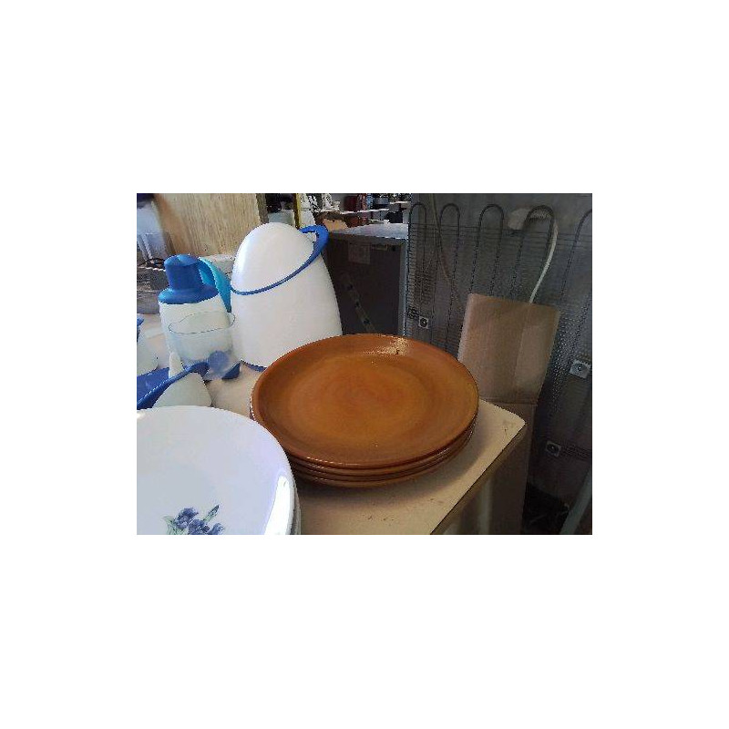 LOT DE 4 ASSIETTES PLATES 