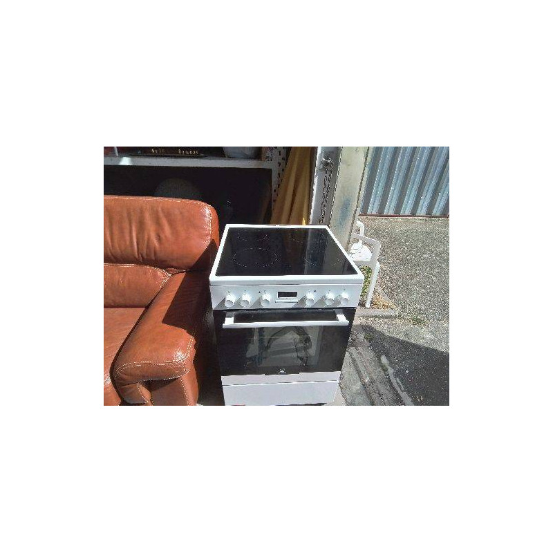 CUISINIÈRE INDUCTION ELECTROLUX 