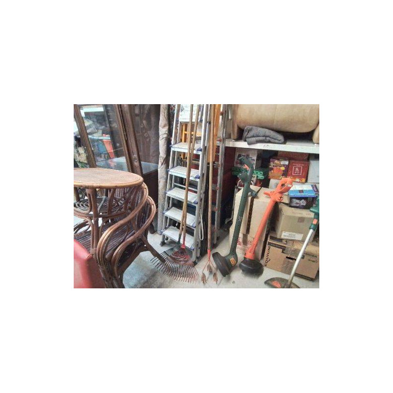 OUTILS DE JARDINAGE 