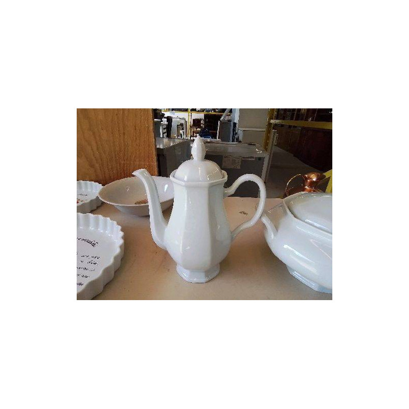 THÉIÈRE EN PORCELAINE BLANCHE