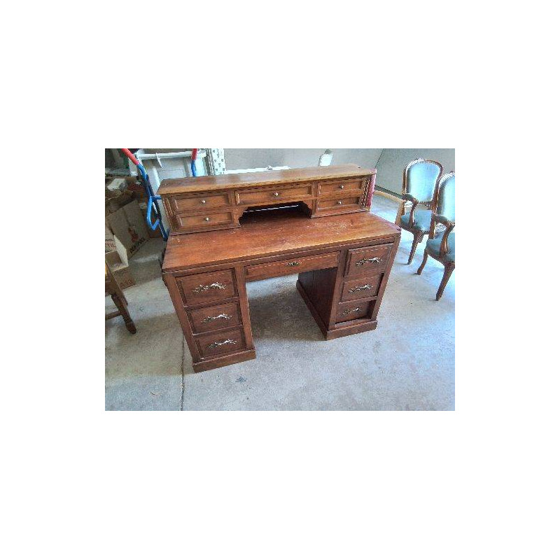 BUREAU A GRADIN 