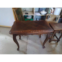 PETITE TABLE
