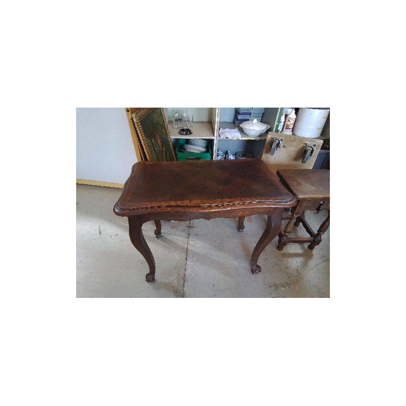 PETITE TABLE
