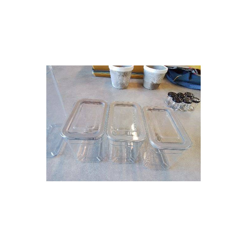 TUPPERWARE 