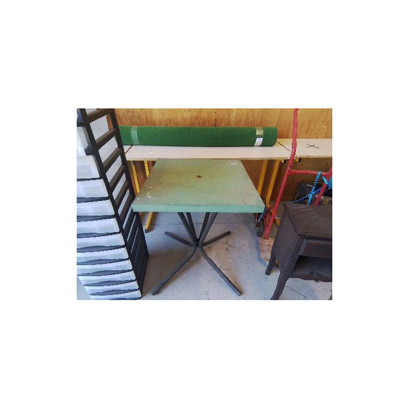 TABLE VERTE DE JARDIN EN FER 