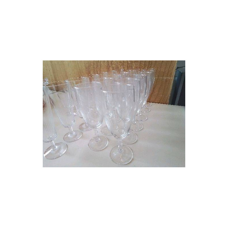 LOT DE 6 FLUTES A CHAMPAGNE 