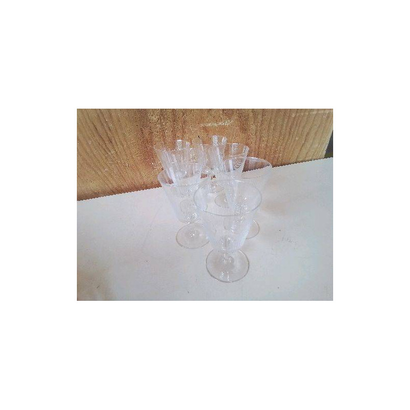 LOT DE 7 VERRES A VIN 