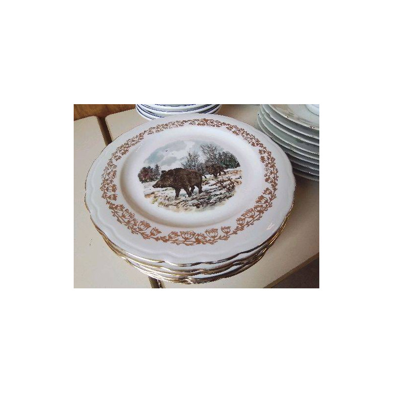 LOT DE 8 ASSIETTES EN PORCELAINE 