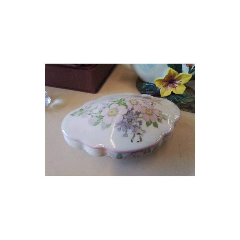 BOITE EN PORCELAINE 