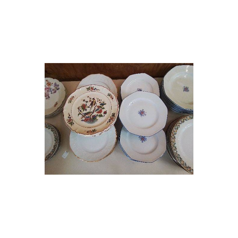 LOT  DE 6 PETITES ASSIETTES 