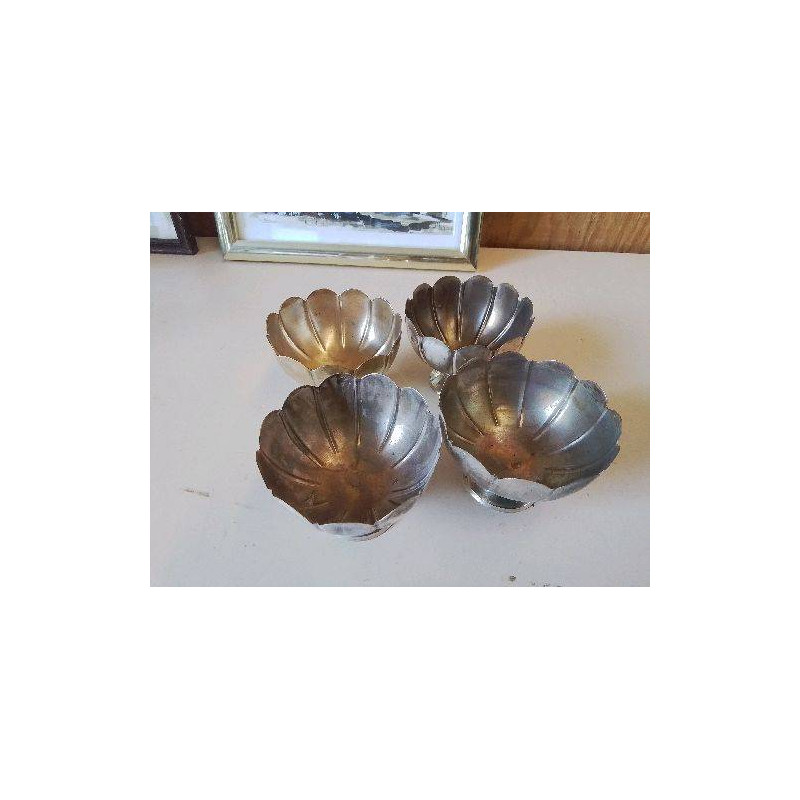 LOT DE 4 COUPELLES EN METAL ARGENTÉ 