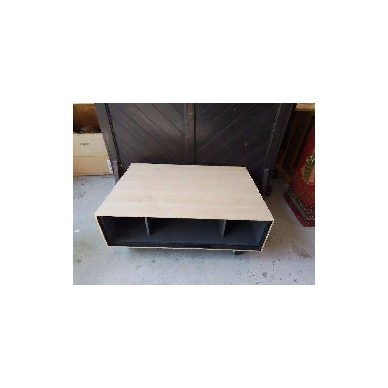 TABLE BASSE AVEC ROULETTE 