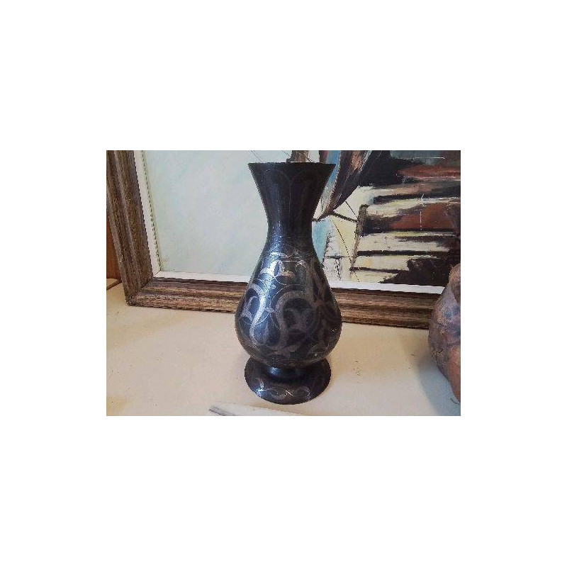 VASE EN METAL