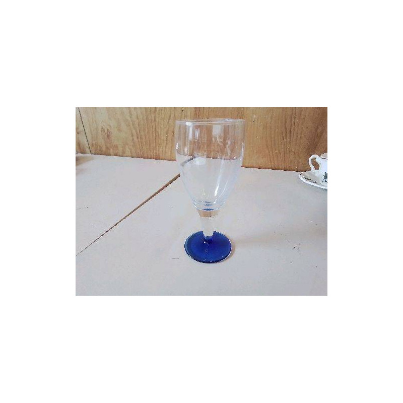 VERRE A PIED 
