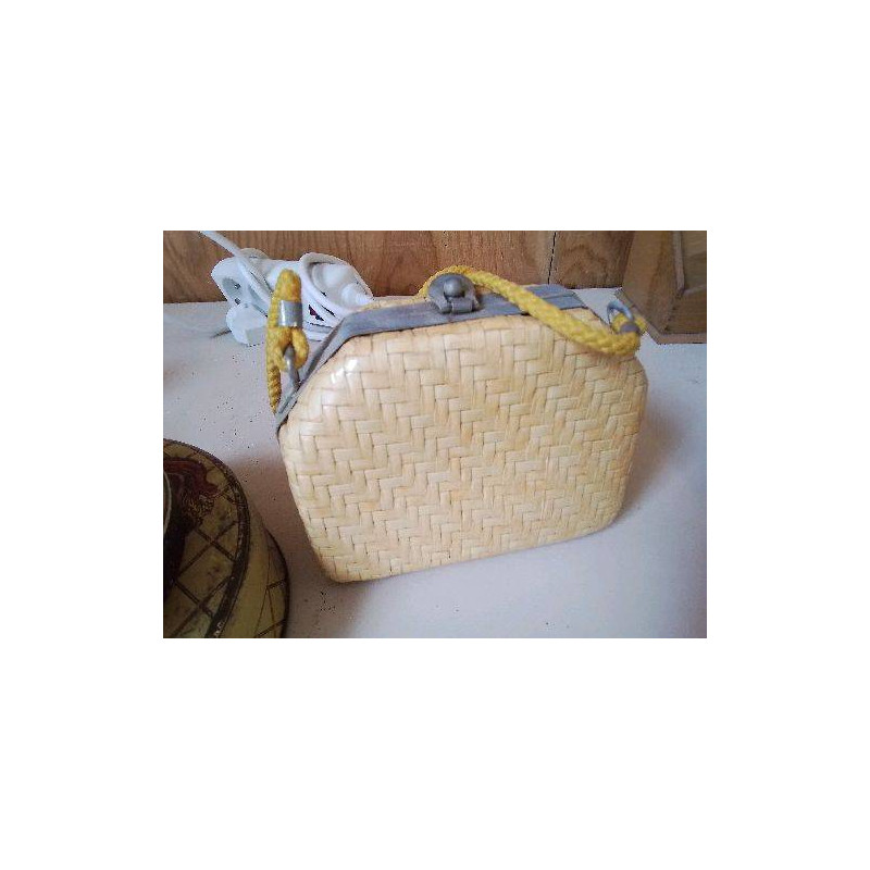 PETITE POCHETTE EN ROTIN