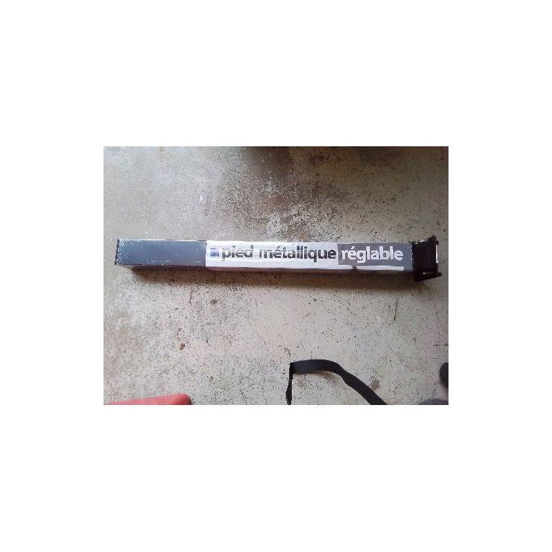 PIED METALIQUE REGLABLE 