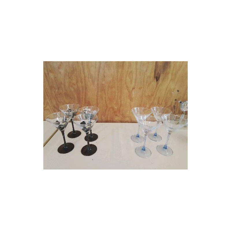 LOT DE 4 VERRE À MARTINI 