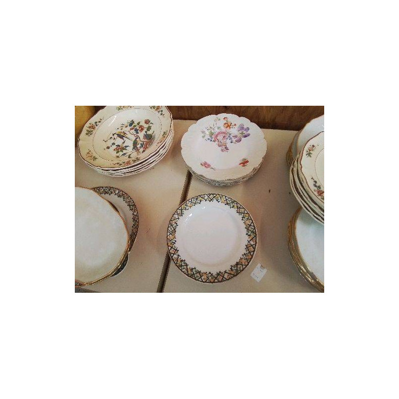 LOT DE 4 ASSIETTES 