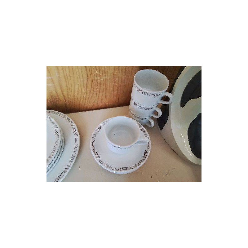 LOT DE TASSE AVEC SOUCOUPE 