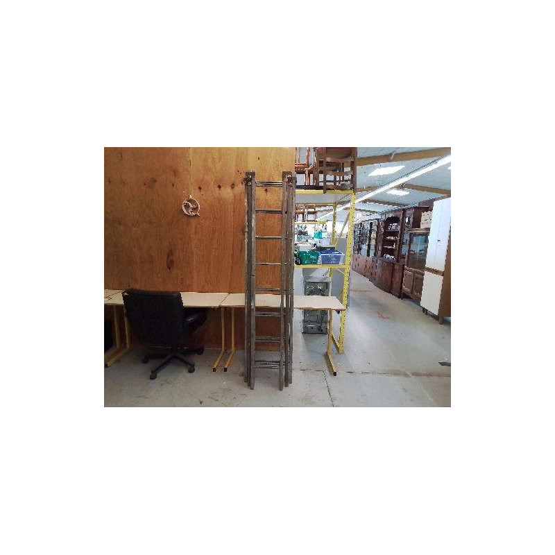 ECHELLE EN BOIS 3 PANS 