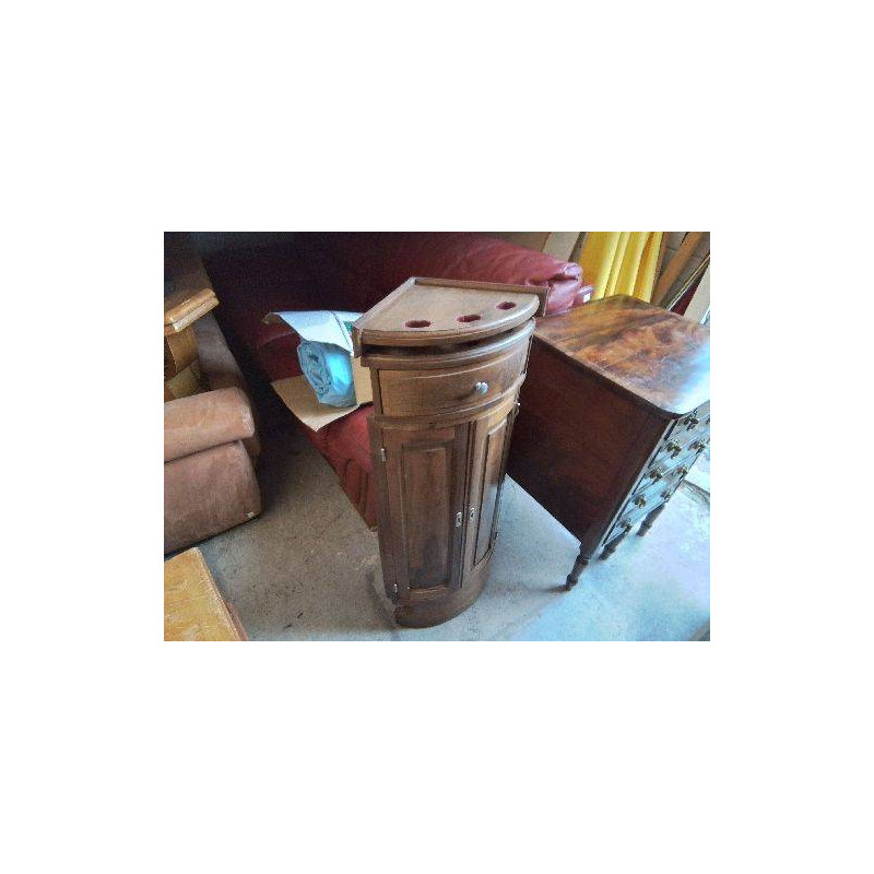 MEUBLE D’ANGLE PORTE RANGE FUSIL EN NOYER 