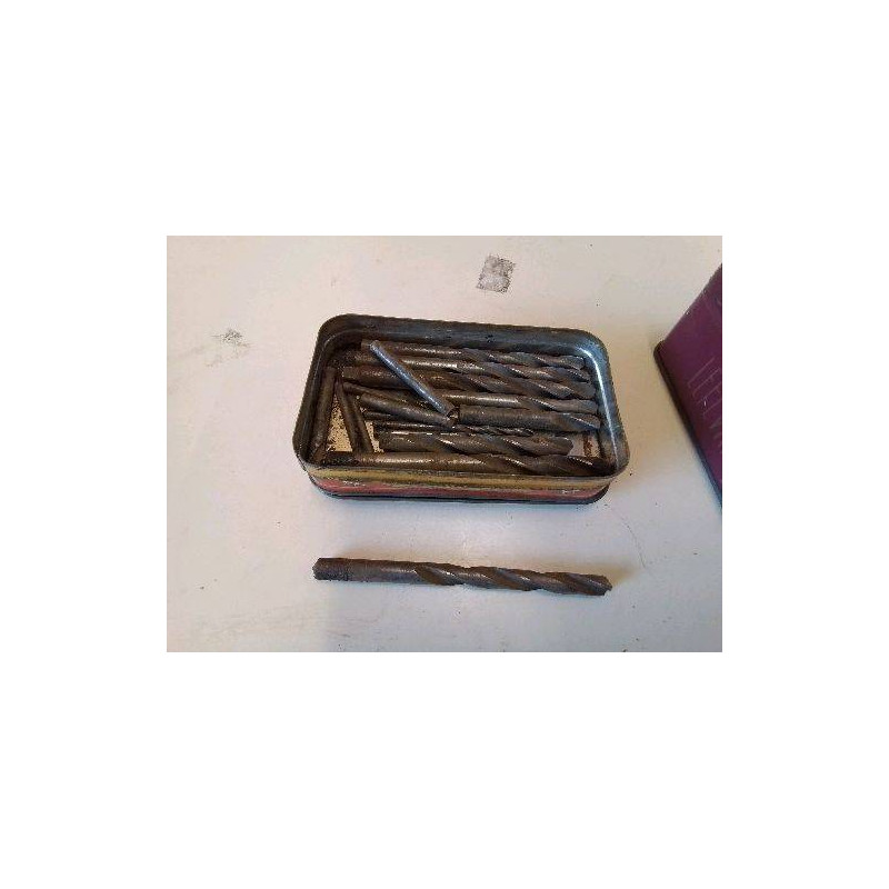 BOITE AVEC LOT DE MÈCHE 