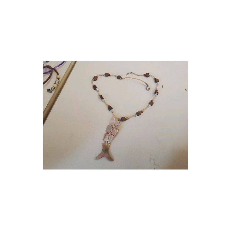 COLLIER AVEC DE LA NACRE