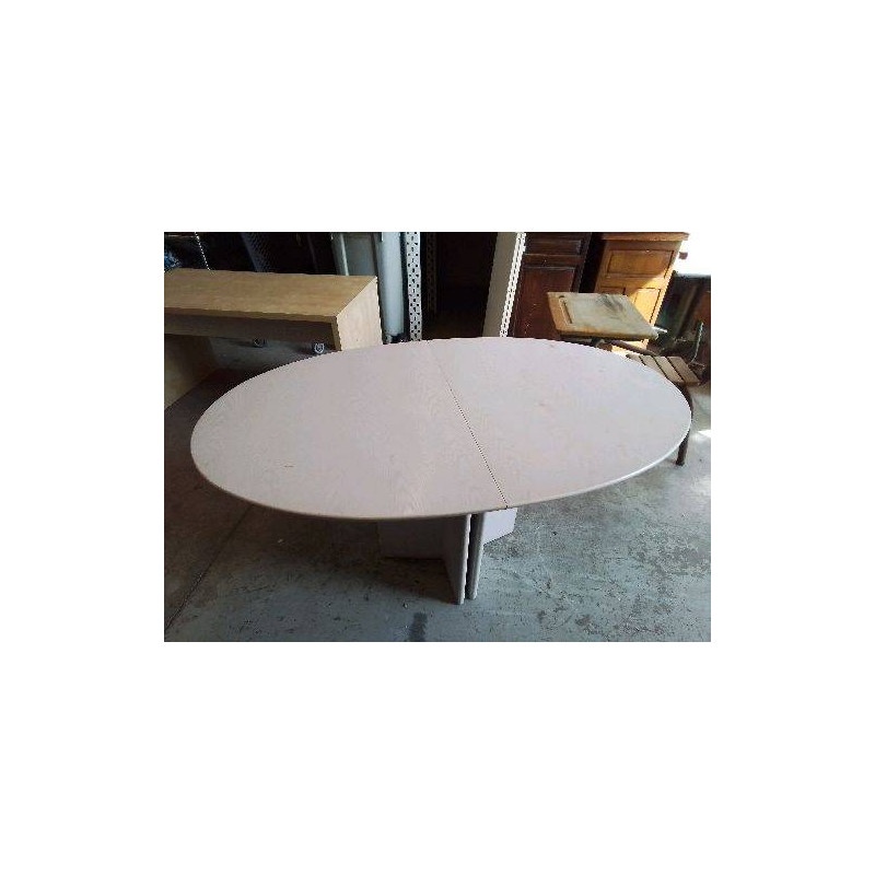 TABLE OVALE AVEC PIED CENTRAL