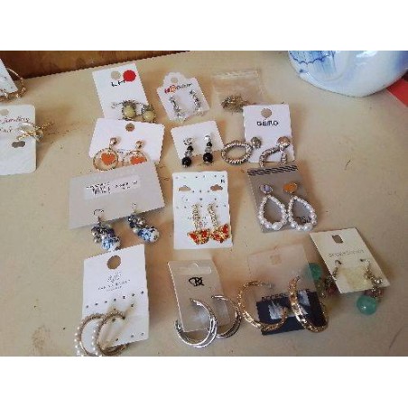 BOUCLES D’OREILLES FANTAISIE 