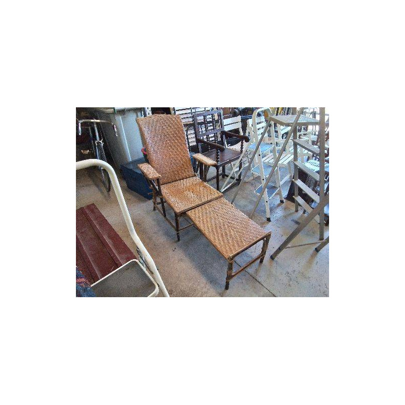 FAUTEUIL LONG EN ROTIN À RESTAURER 