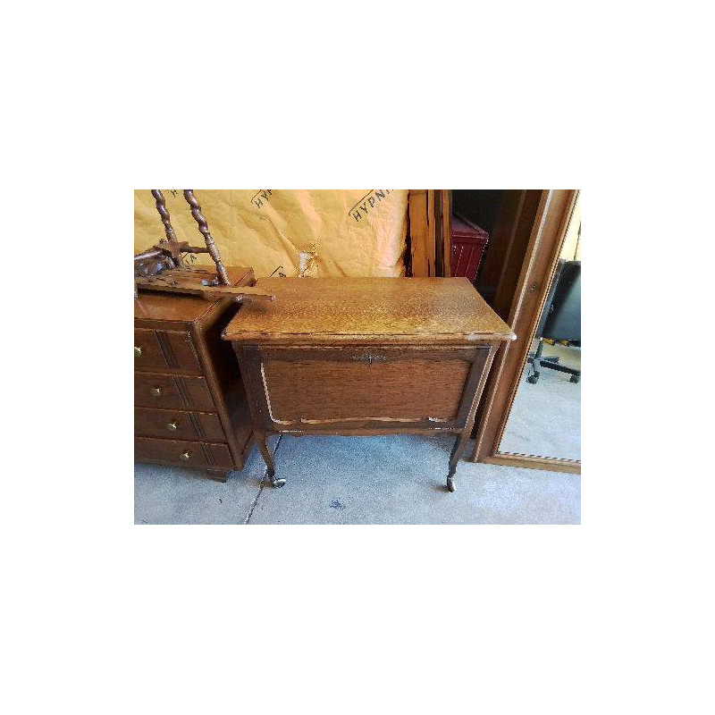 MEUBLE BAR SUR ROULETTE 