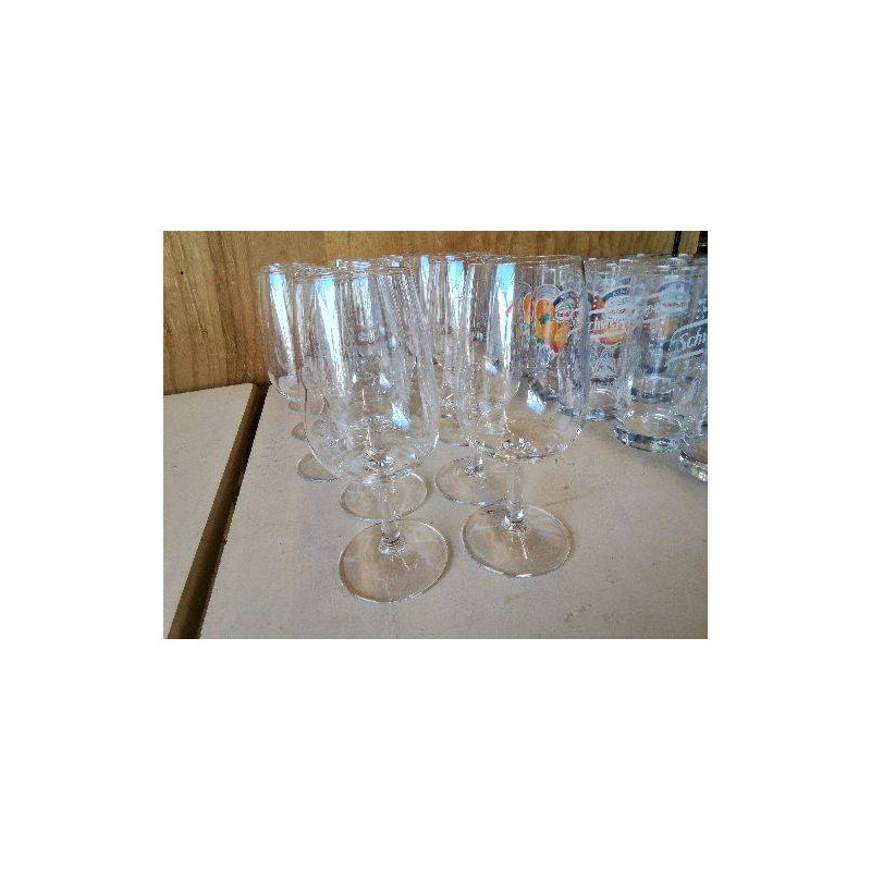 LOT DE 4 VERRES A PIEDS 