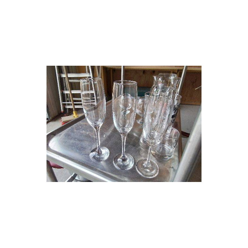 LOT DE 3 VERRE À VIN