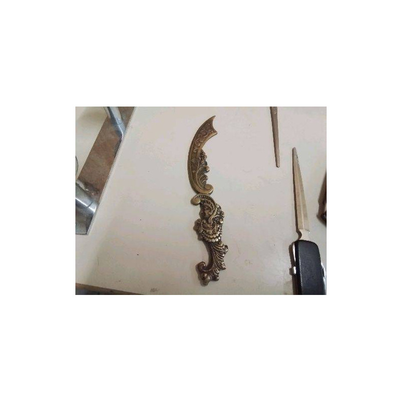 DECOUPE PAPIER DORÉ VISAGE FEMME 